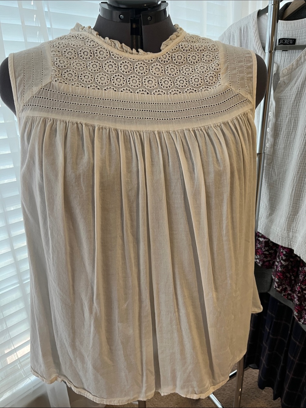 Old Navy Women's Cream Sleeveless Eyelet Yoke Top 3x